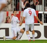 21_october_bayern_munich_fiorentina_luca_toni_and_klose_celebrating_goal.jpg
